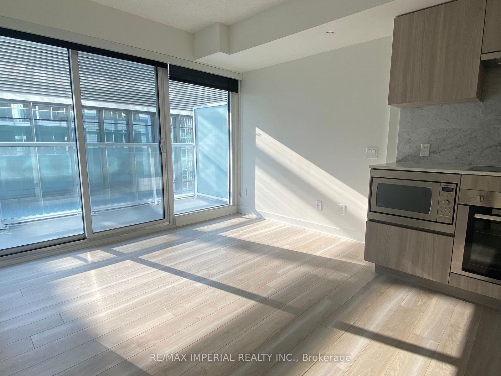 17 Bathurst St, unit 1001 for rent