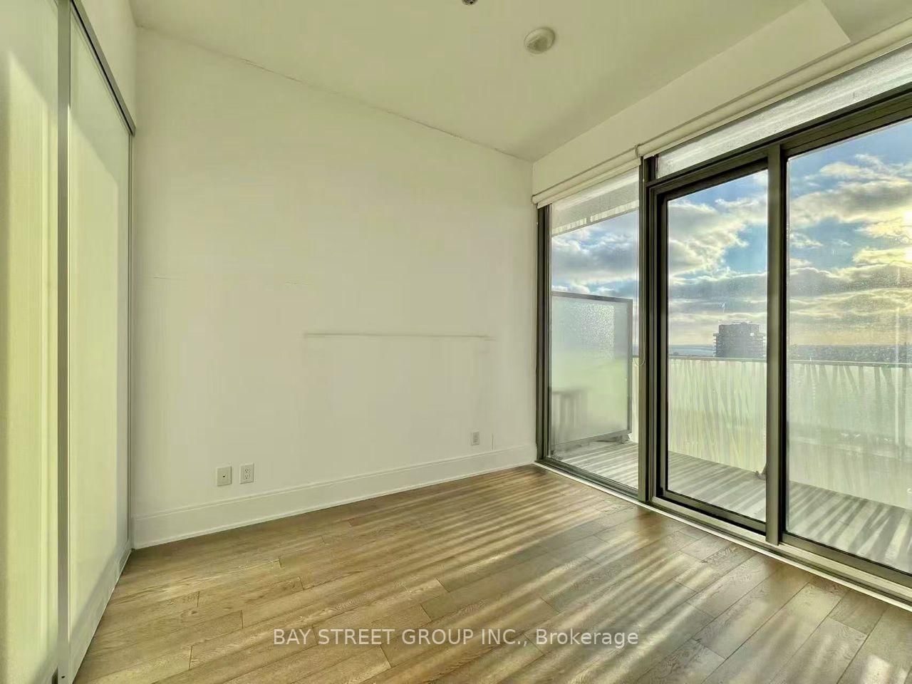 42 Charles St E, unit 5403 for rent