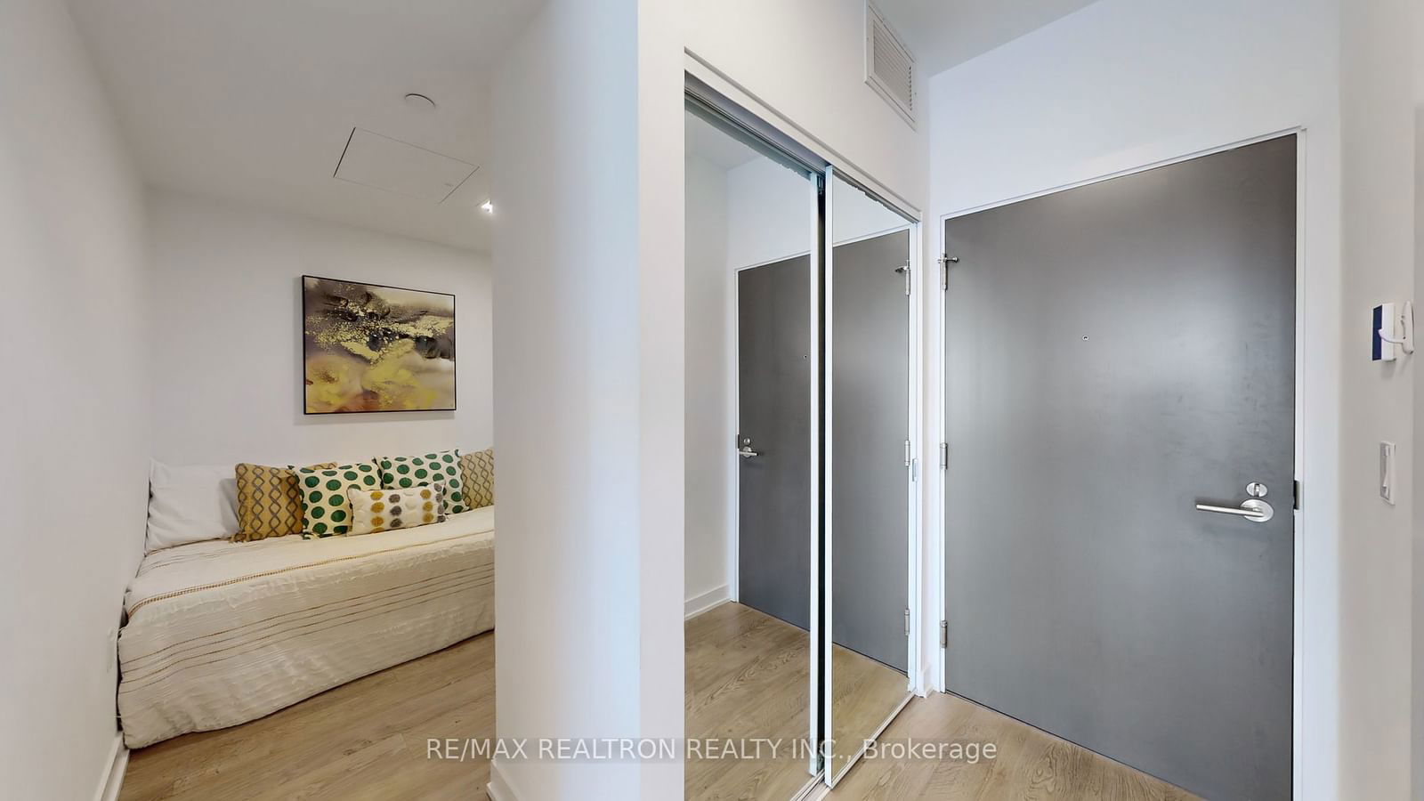 50 McCaul St, unit 1010 for sale