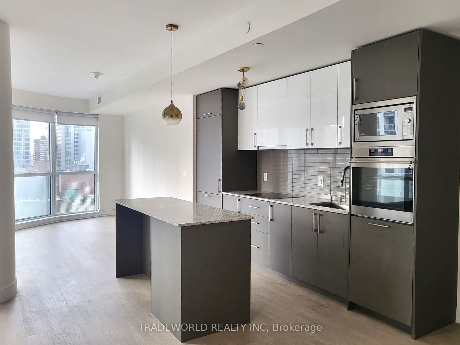 88 Cumberland St, unit 902 for sale