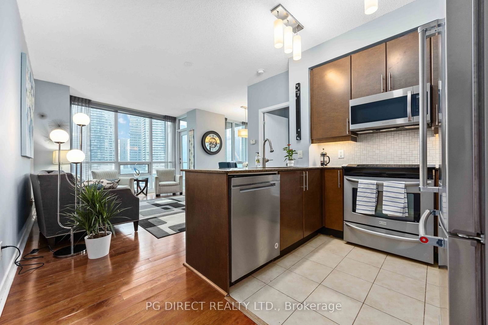 18 Harbour St, unit 1602 for sale