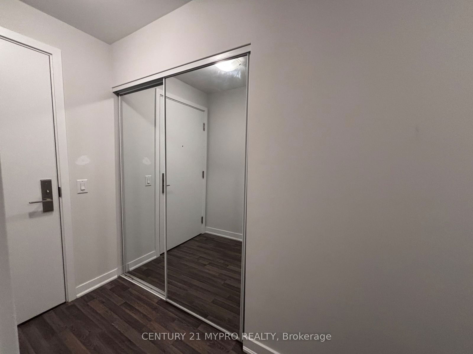 120 Parliament St, unit 1807 for rent