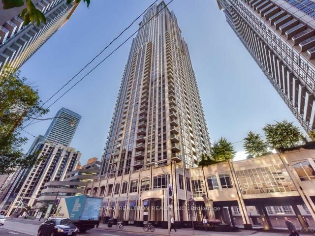 633 Bay St, unit 706 for rent