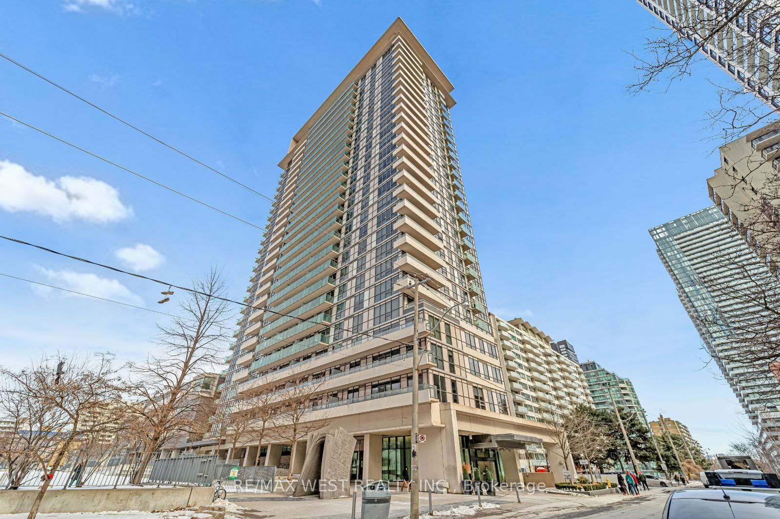 70 Roehampton Ave, unit 1122 for sale