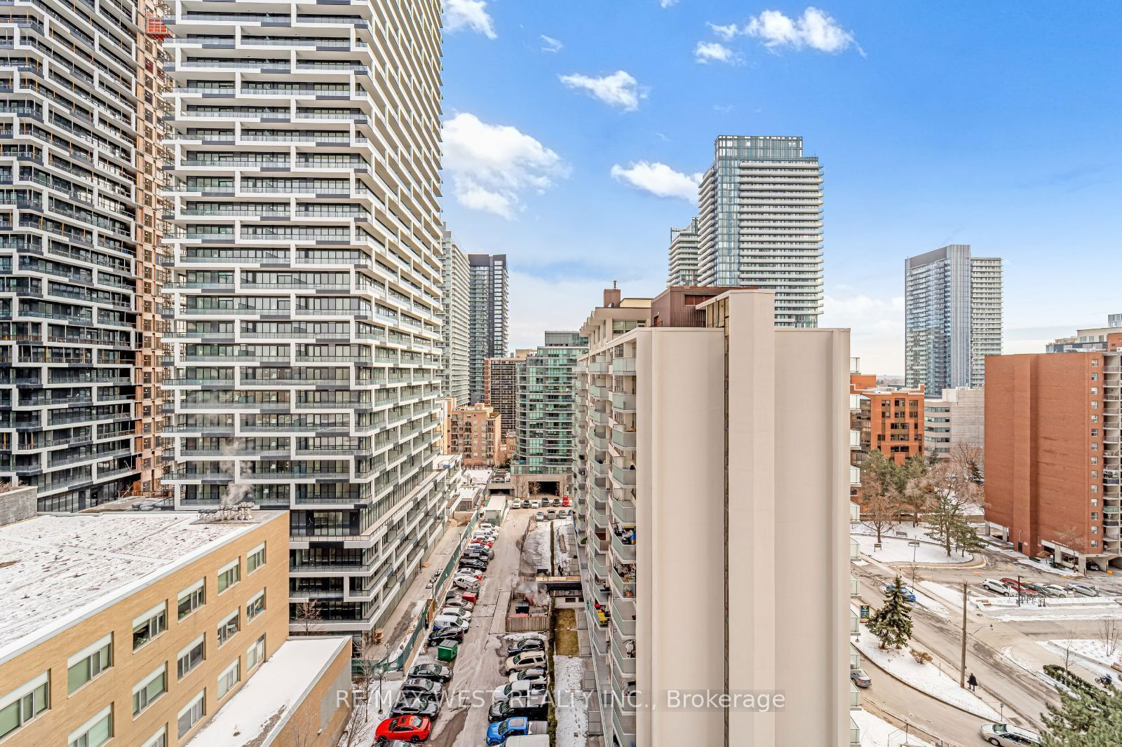 70 Roehampton Ave, unit 1122 for sale