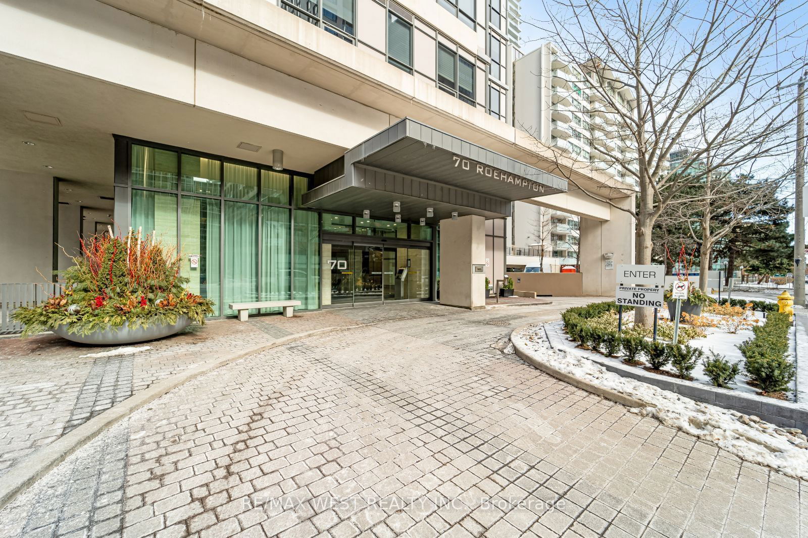 70 Roehampton Ave, unit 1122 for sale