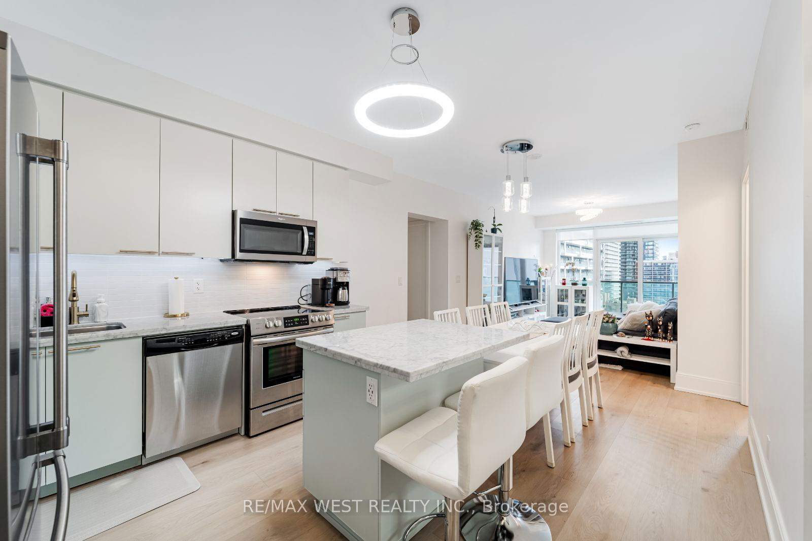 70 Roehampton Ave, unit 1122 for sale