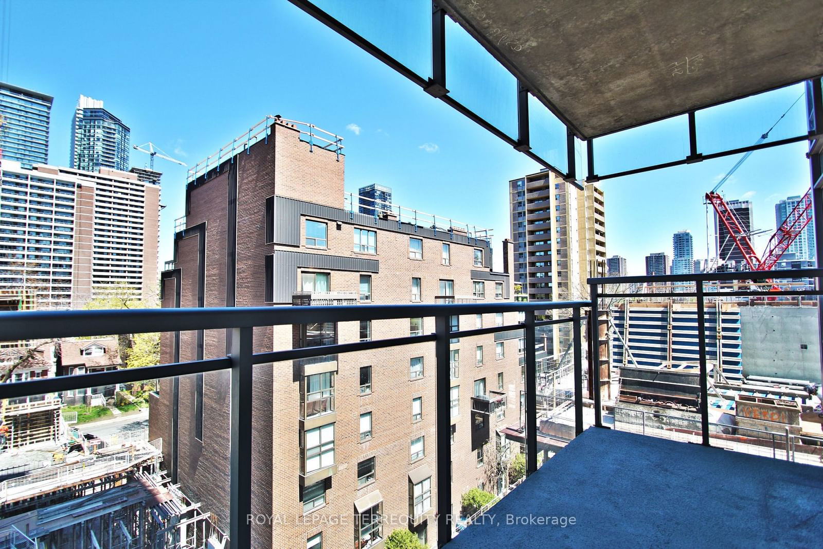 22 Wellesley St E, unit 708 for sale