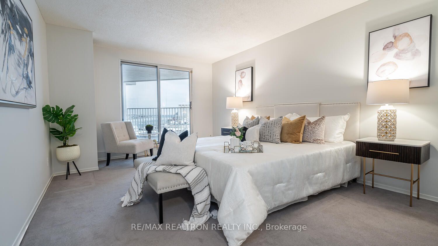 401 Queens Quay W, unit 402 for sale