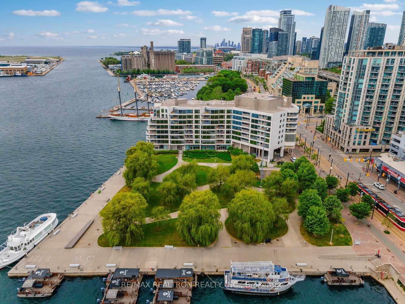 401 Queens Quay W, unit 402 for sale