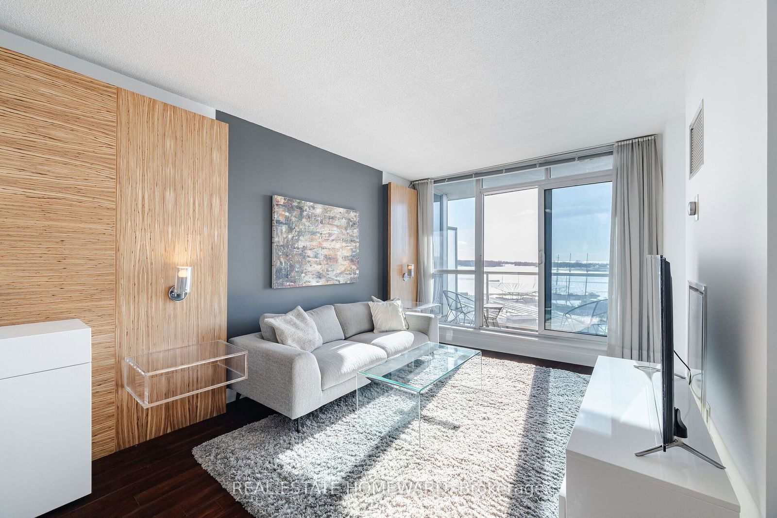 218 Queens Quay W, unit 909 for sale