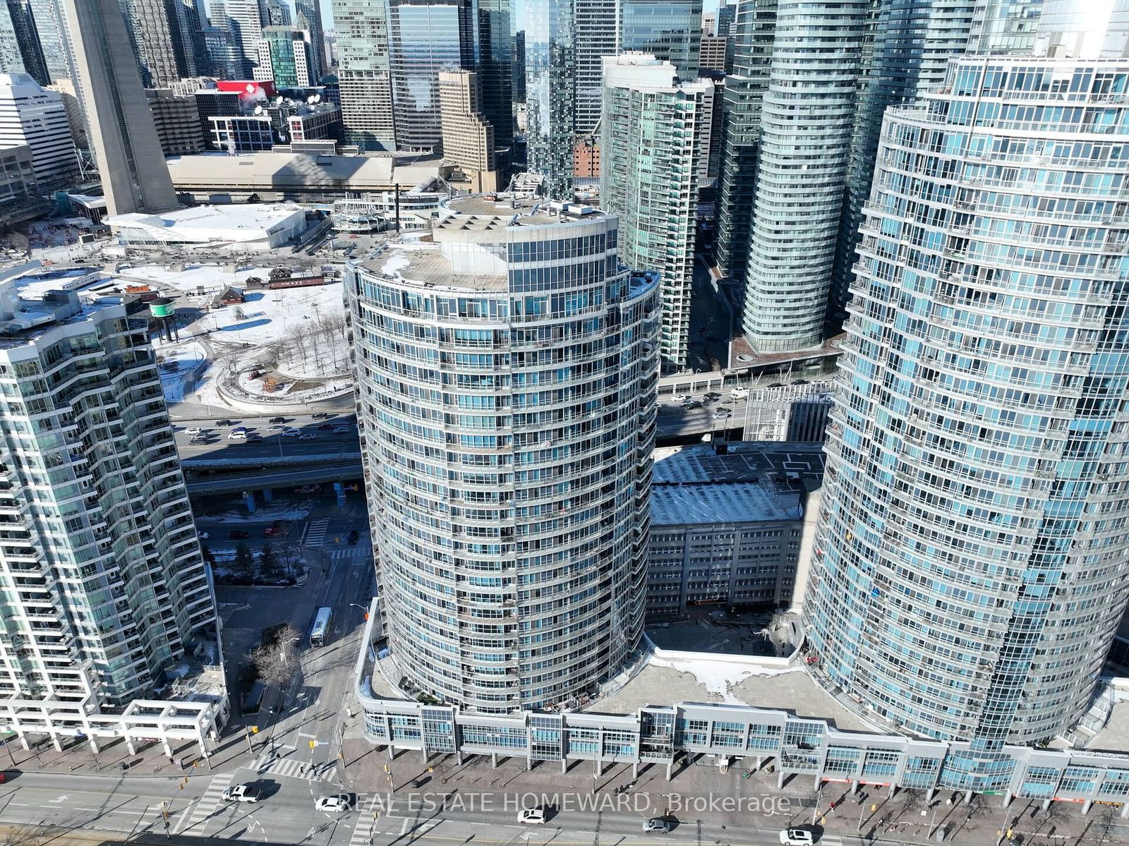 218 Queens Quay W, unit 909 for sale