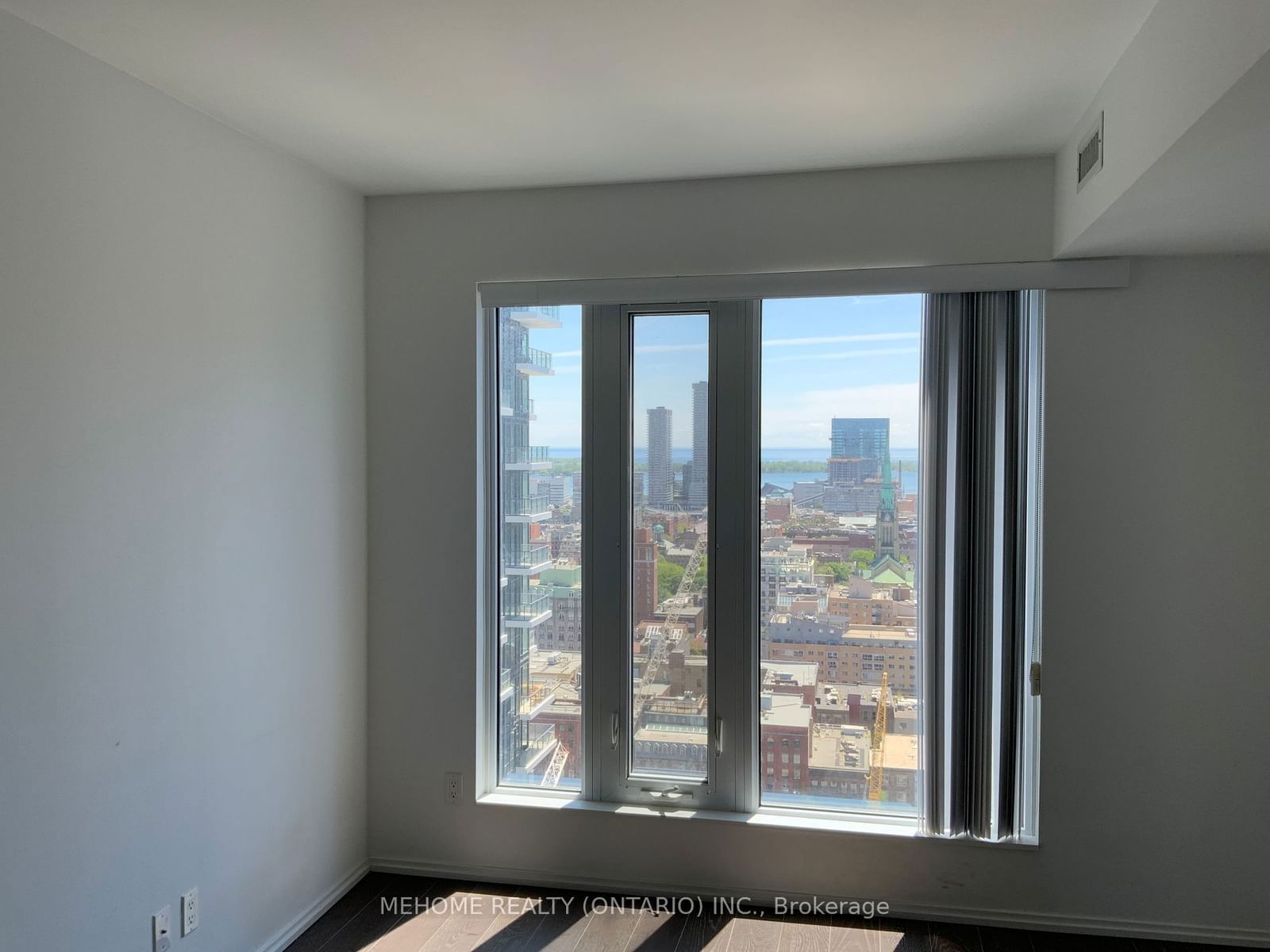 68 Shuter St, unit 2803 for rent