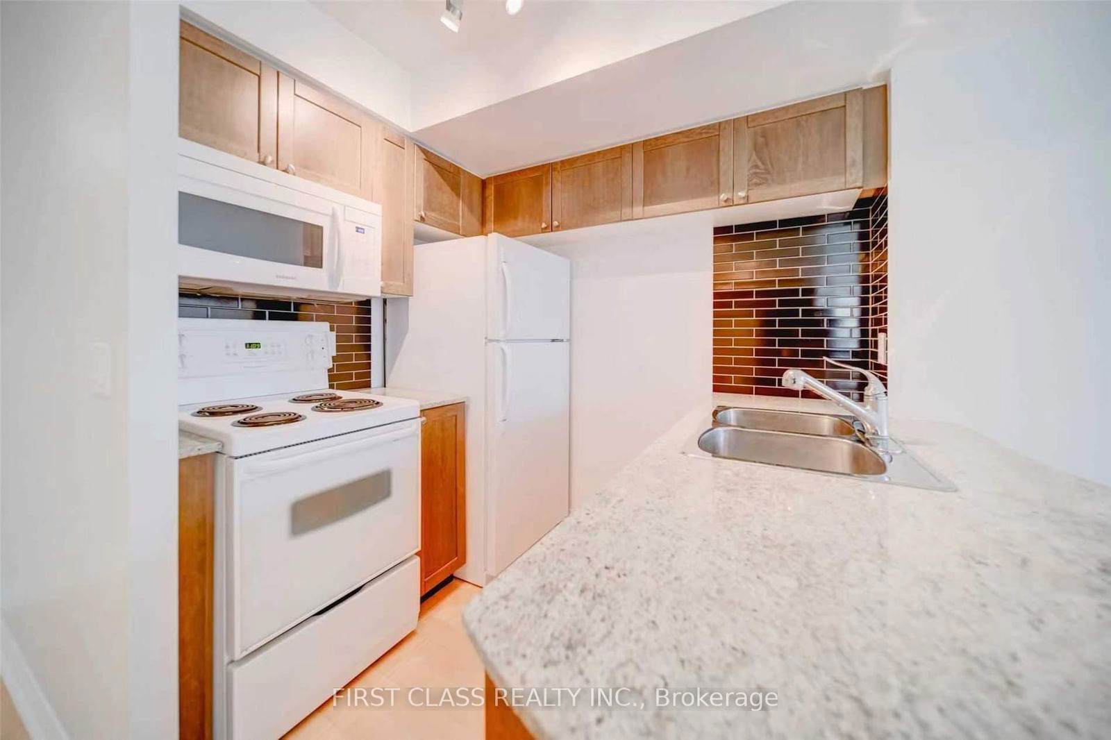 763 Bay St, unit 2015 for rent