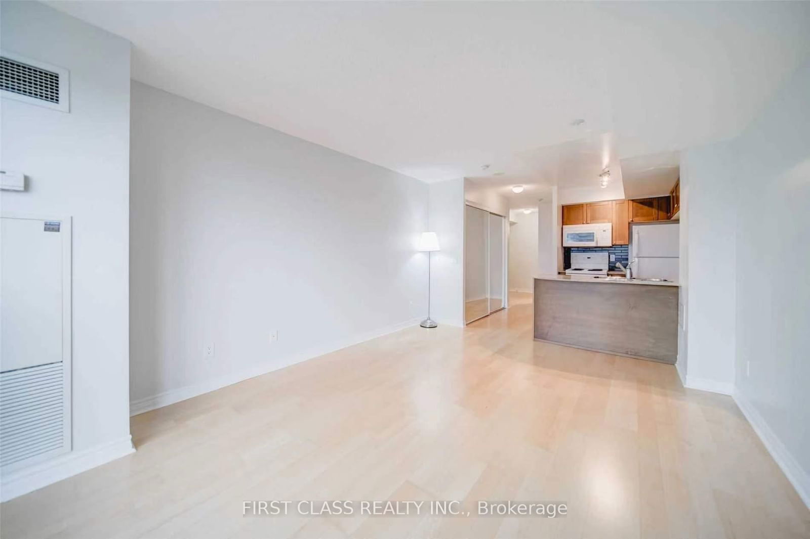 763 Bay St, unit 2015 for rent