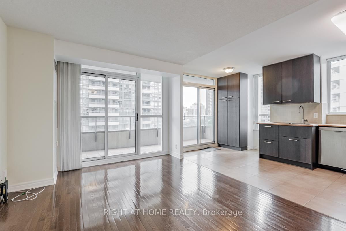 23 Hollywood Ave, unit 808 for sale