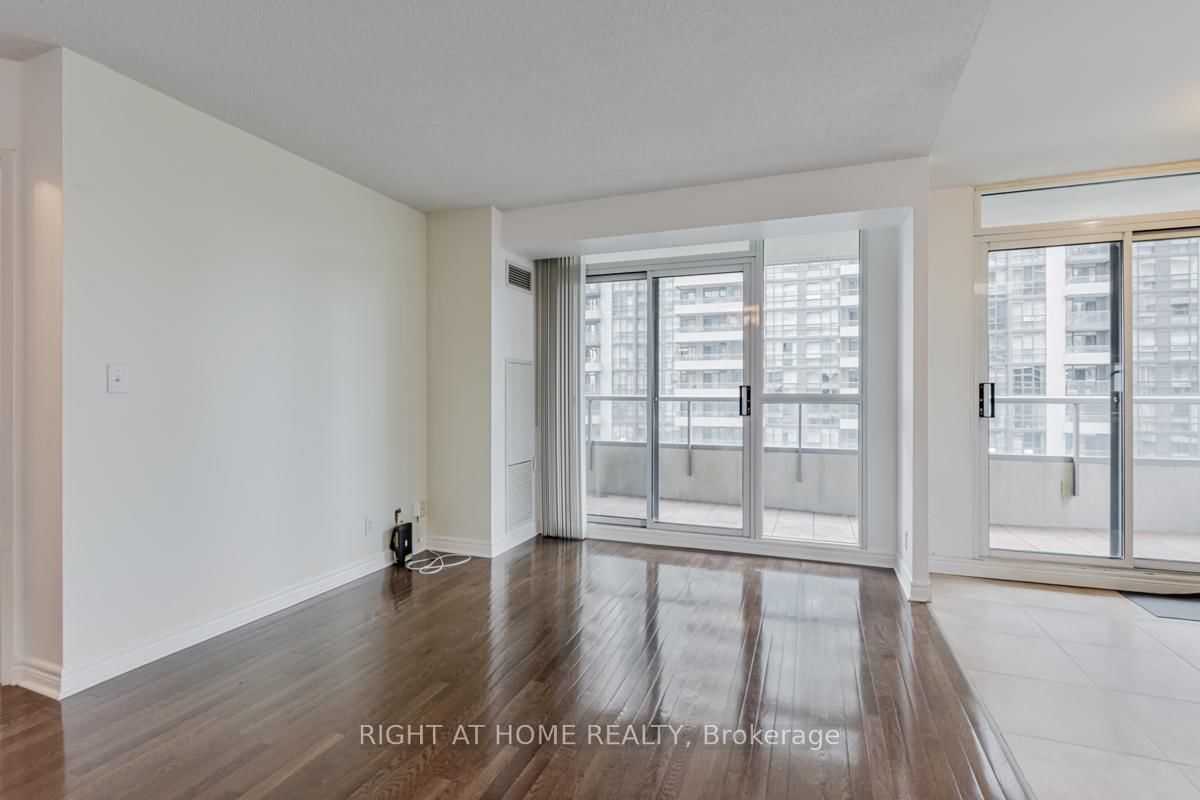 23 Hollywood Ave, unit 808 for sale