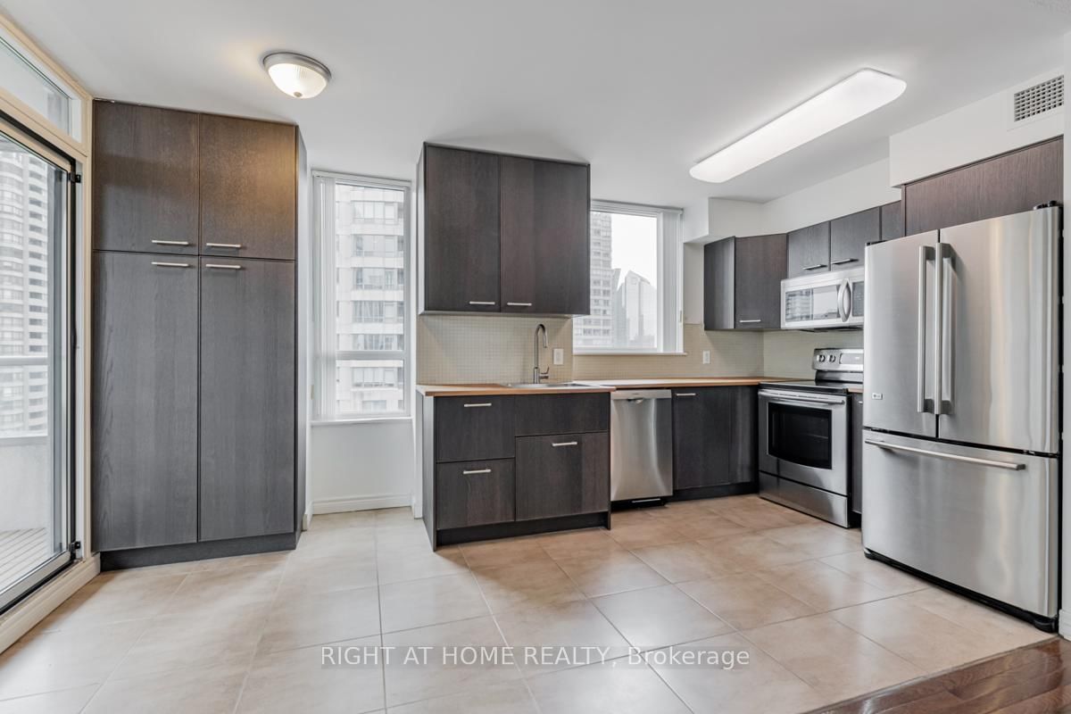 23 Hollywood Ave, unit 808 for sale