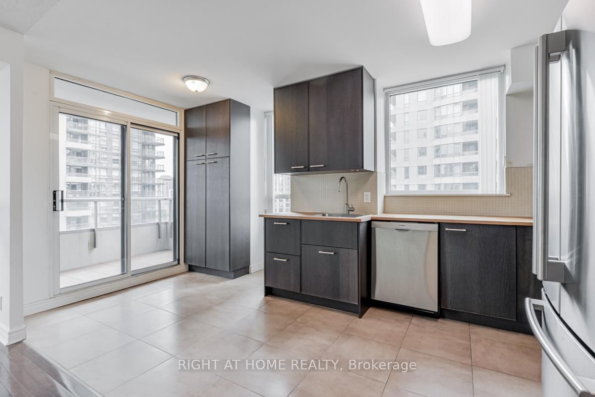 23 Hollywood Ave, unit 808 for sale