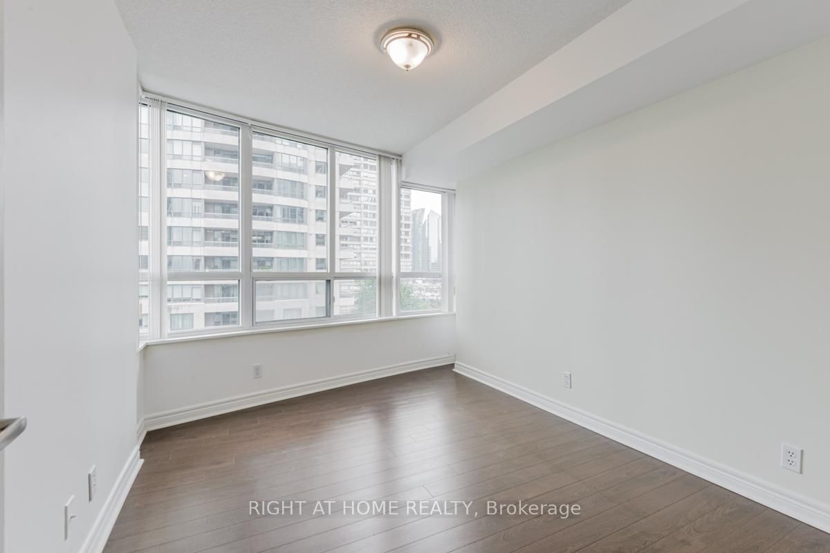 23 Hollywood Ave, unit 808 for sale