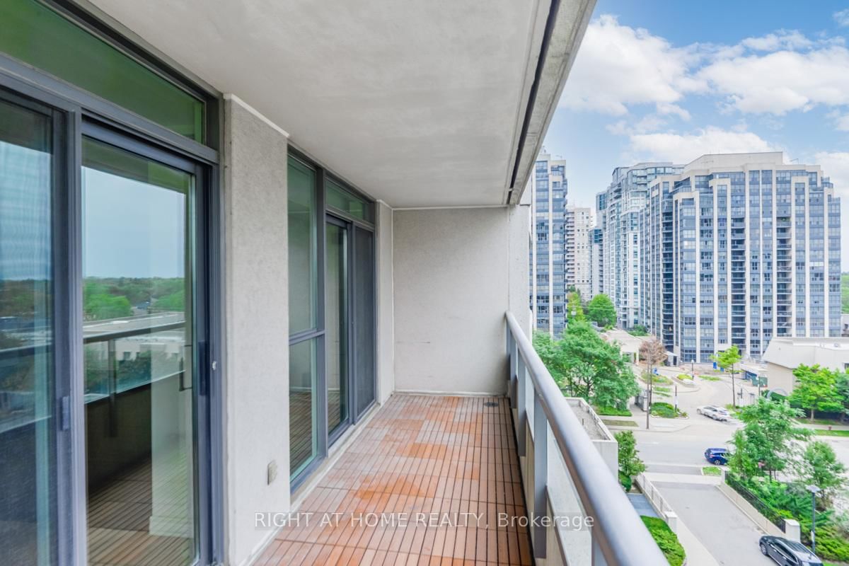 23 Hollywood Ave, unit 808 for sale