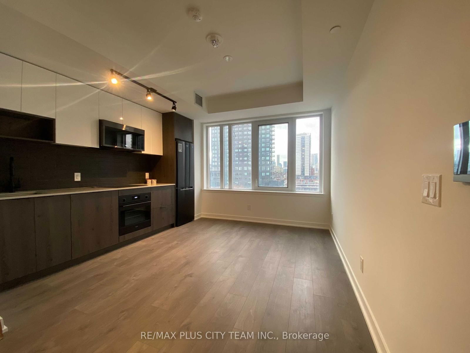 5 Defries St, unit 719 for rent