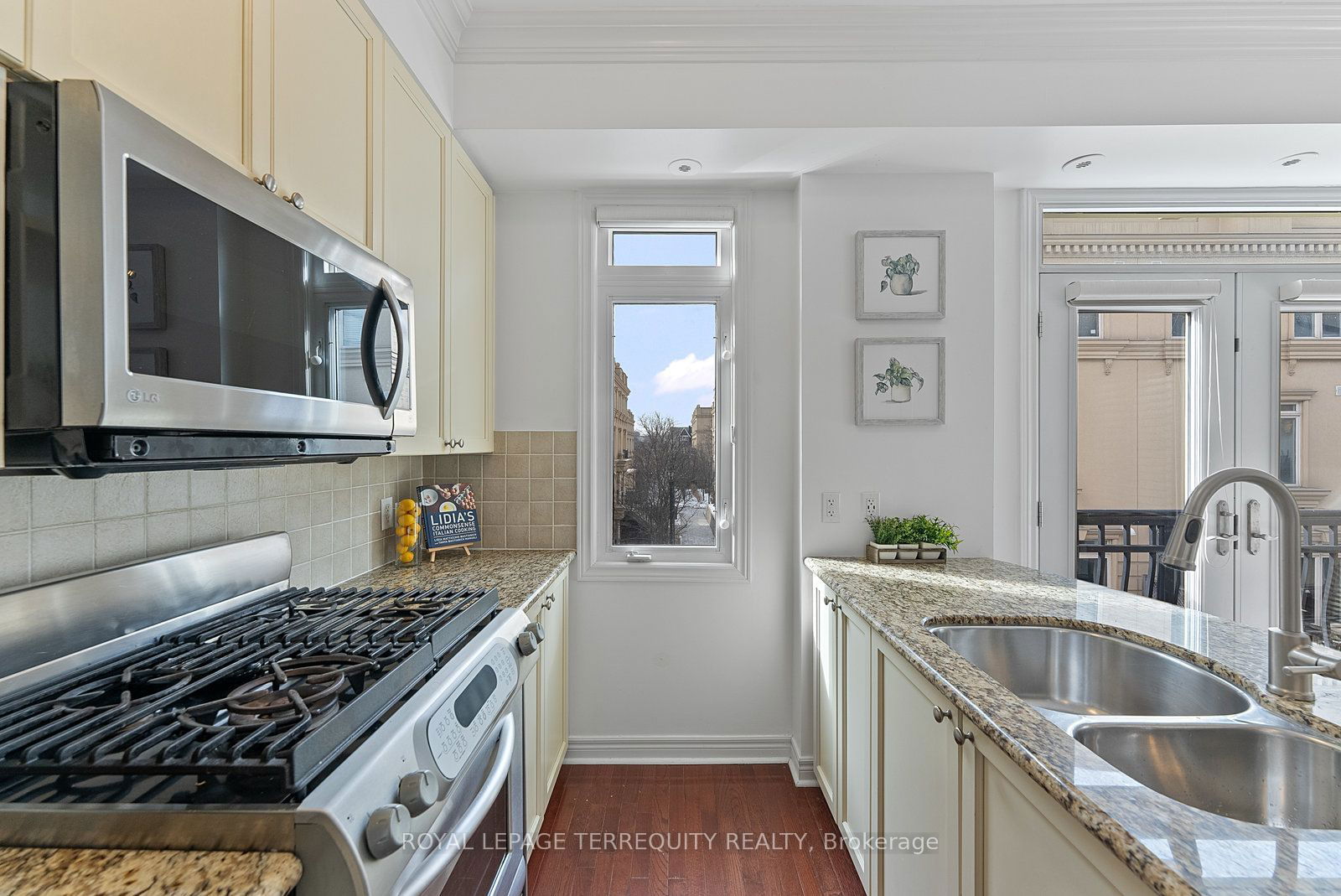 60 Carr St, unit 11 for sale