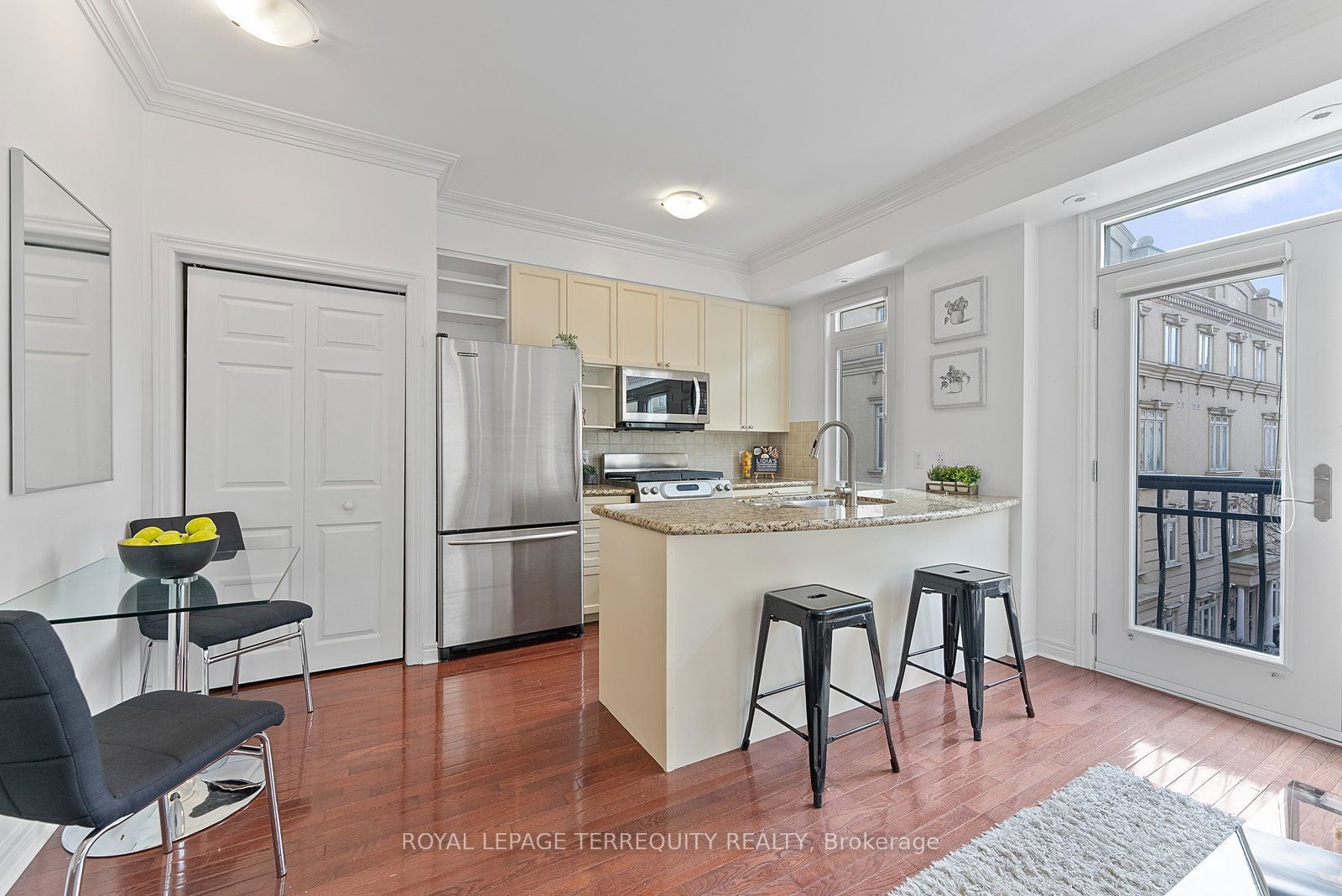 60 Carr St, unit 11 for sale