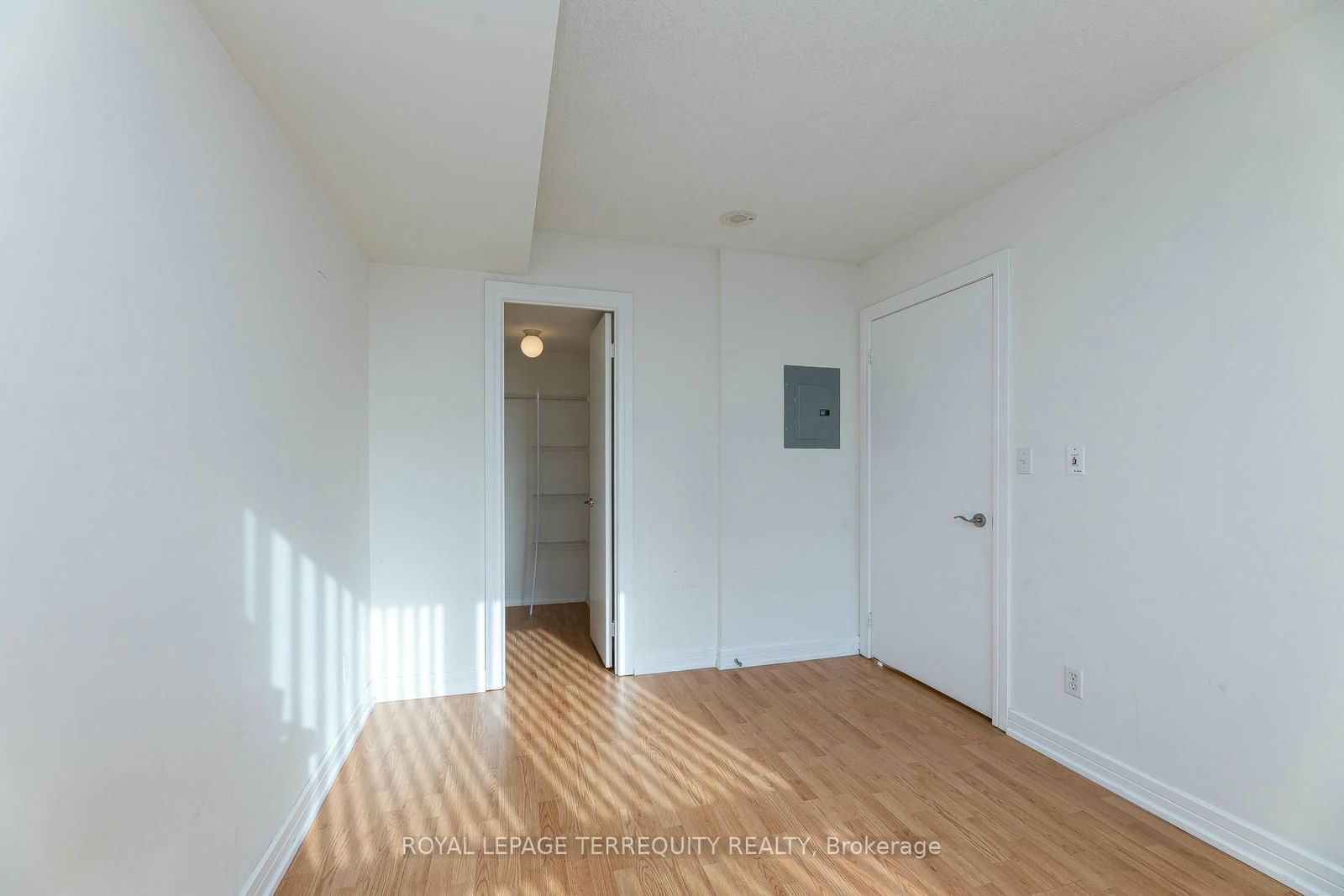 16 Harrison Garden Blvd, unit 1505 for sale