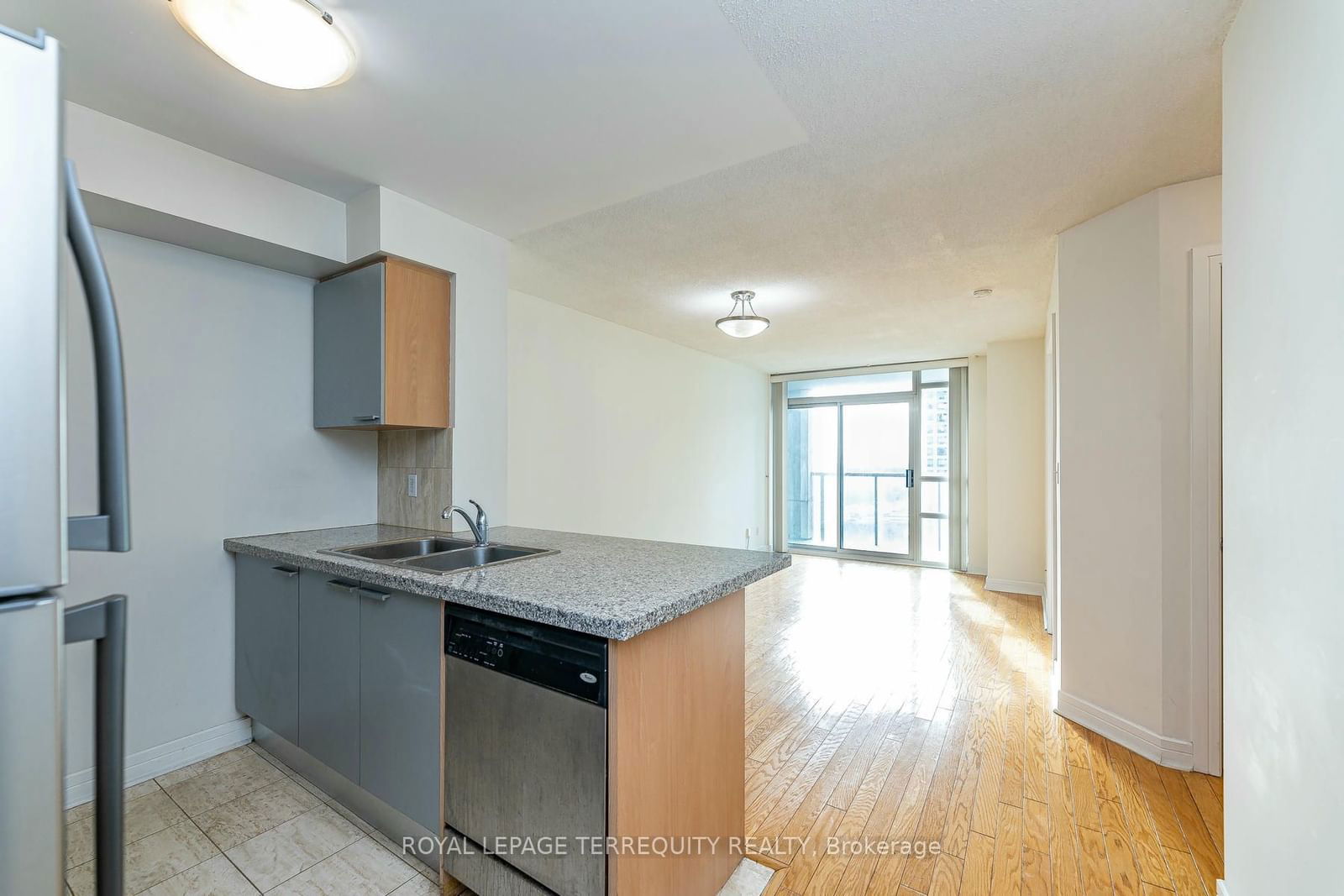 16 Harrison Garden Blvd, unit 1505 for sale