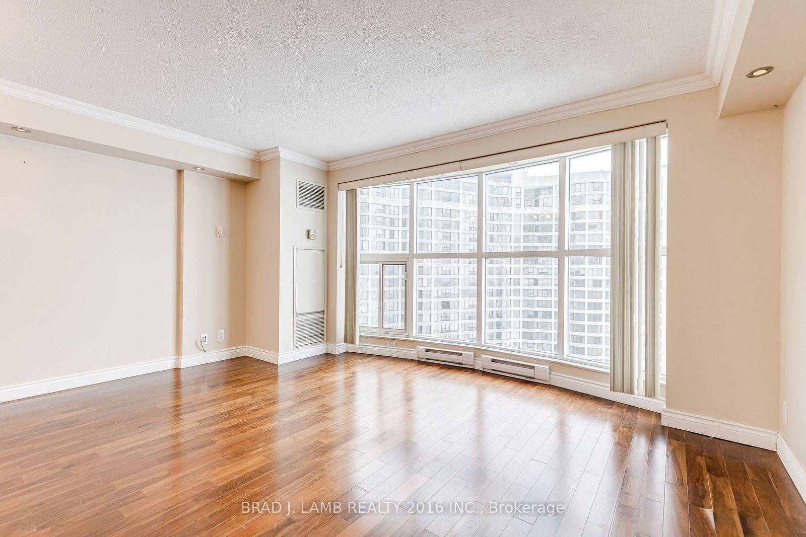 99 Harbour St, unit 3303 for rent