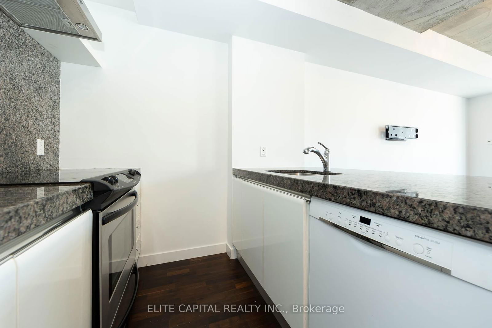 75 Portland St, unit 510 for rent