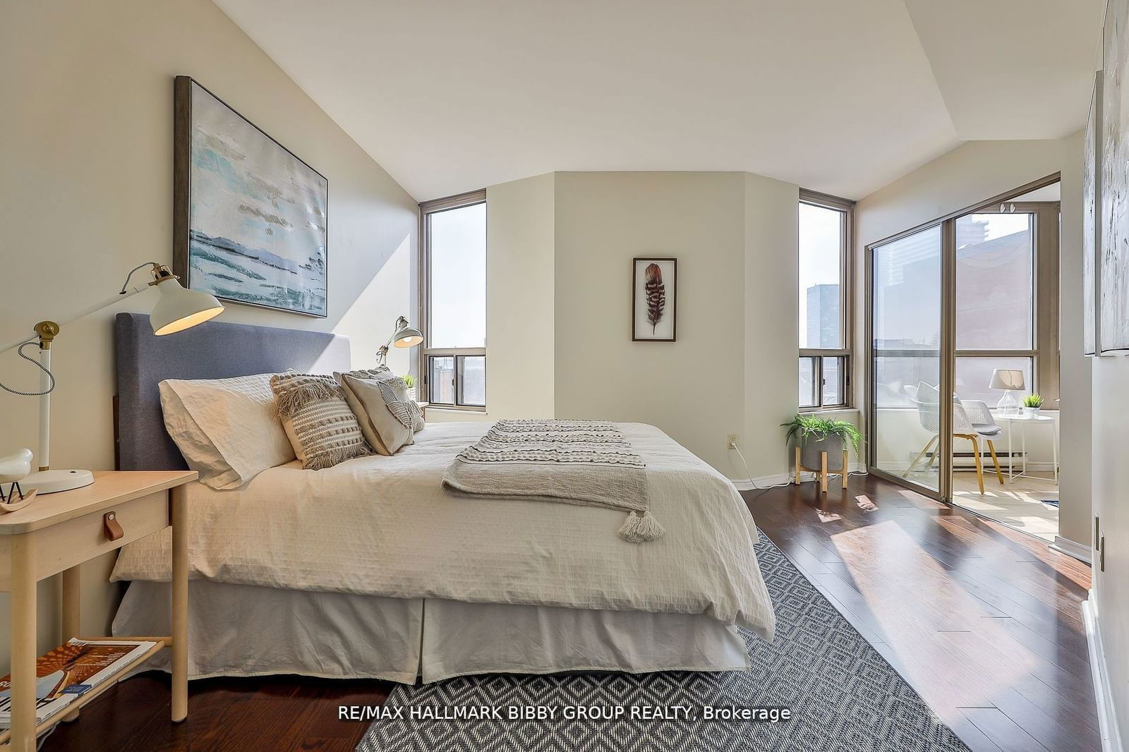 160 Frederick St, unit 803 for sale