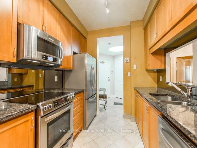 11 William Carson Cres, unit 301 for rent