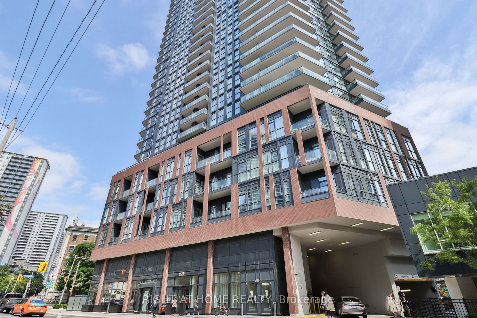 159 Wellesley St E, unit 406 for sale