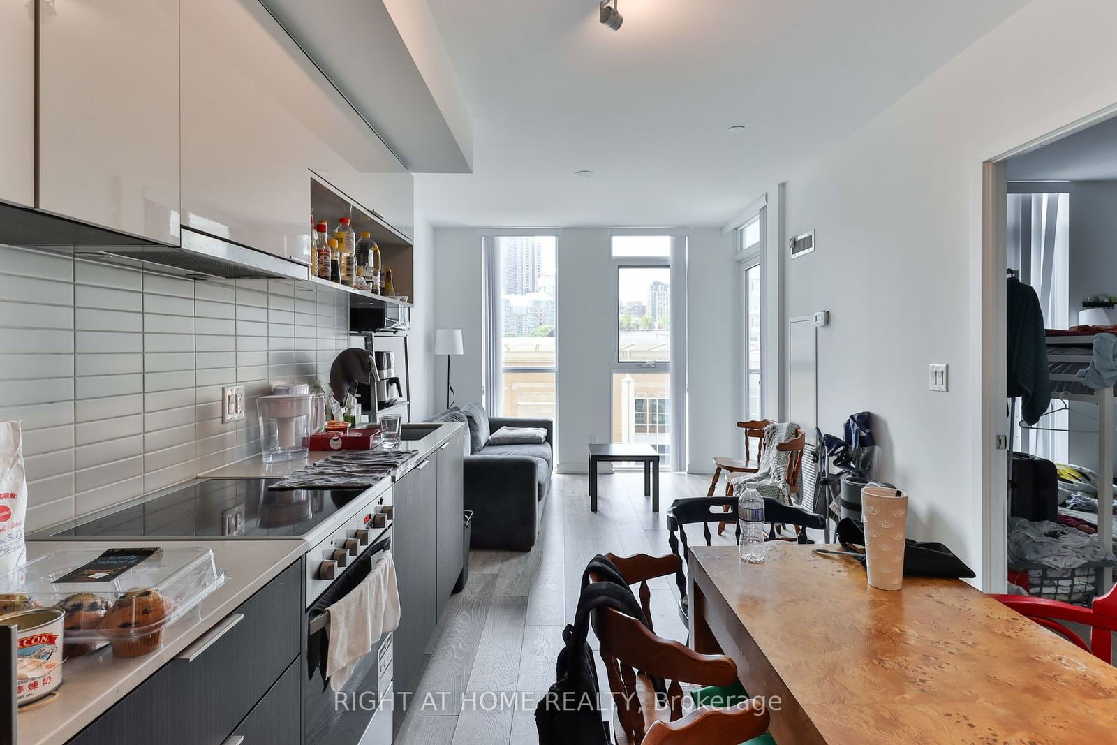 159 Wellesley St E, unit 406 for sale