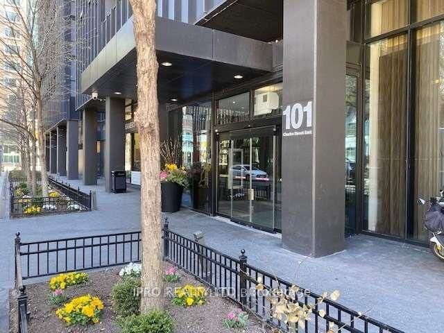 101 Charles St E, unit 414 for rent