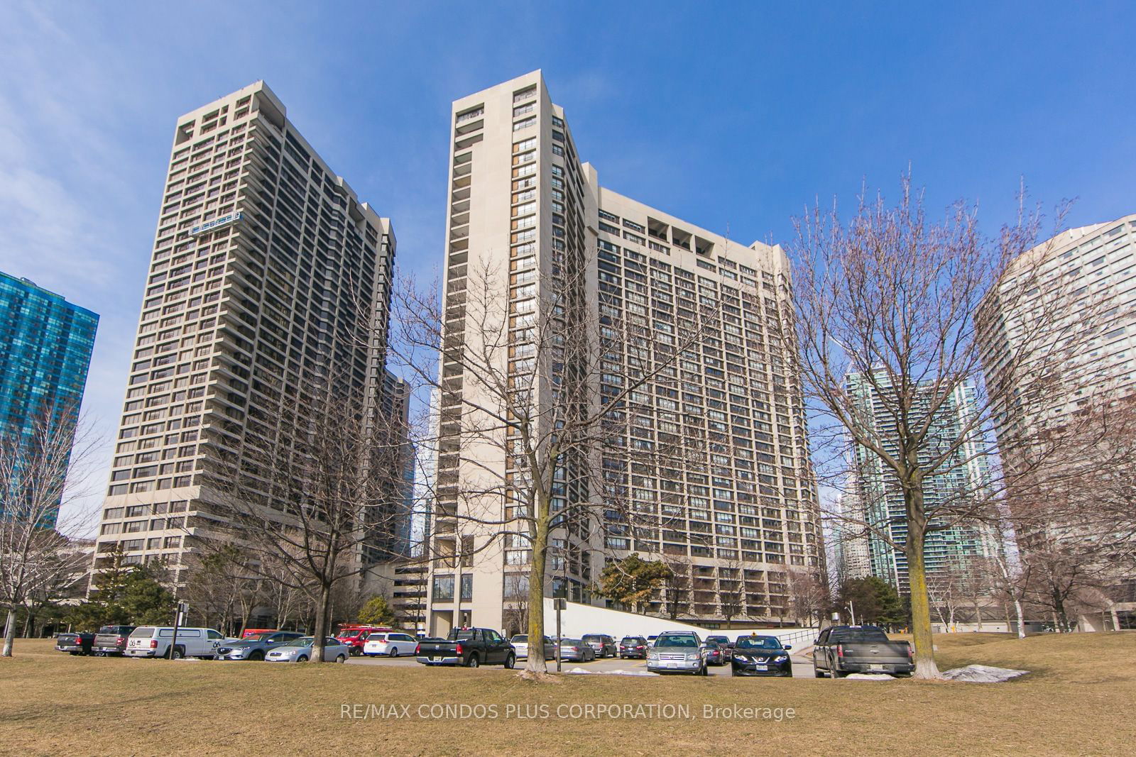 33 Harbour Sq, unit 2826 for rent