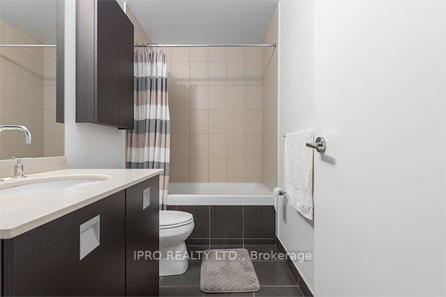 33 Charles St, unit 2903 for rent