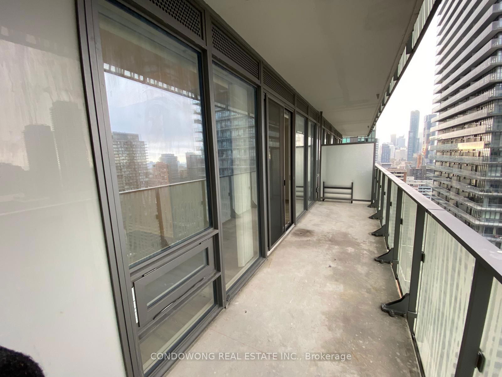 42 Charles St E, unit 2805 for rent