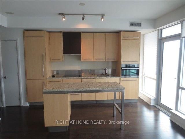 80 John St, unit 1710 for rent