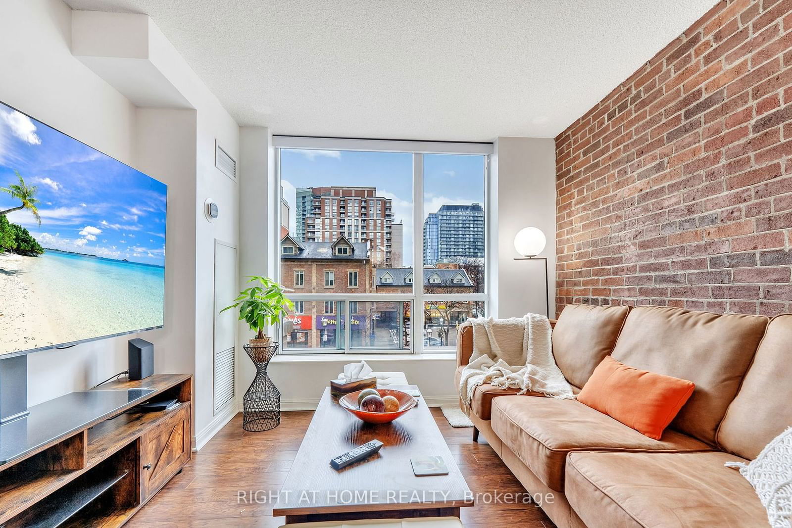 109 Front St E, unit 303 for sale