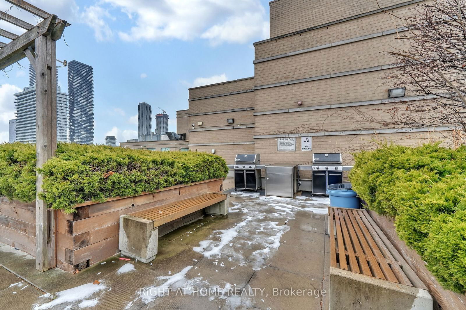 109 Front St E, unit 303 for sale