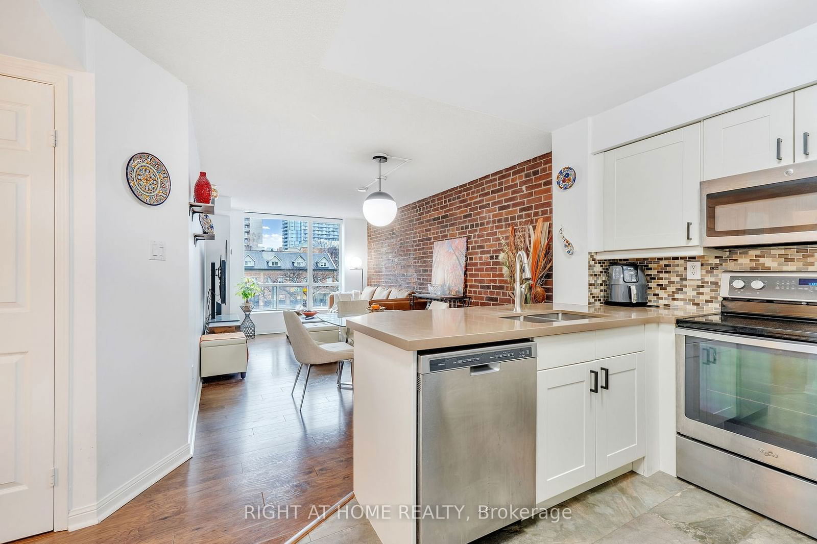 109 Front St E, unit 303 for sale