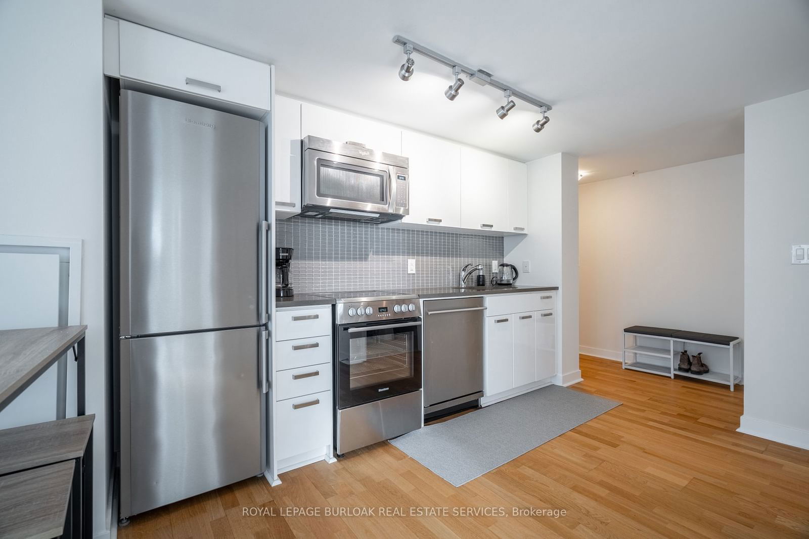 295 Adelaide St W, unit 1310 for rent