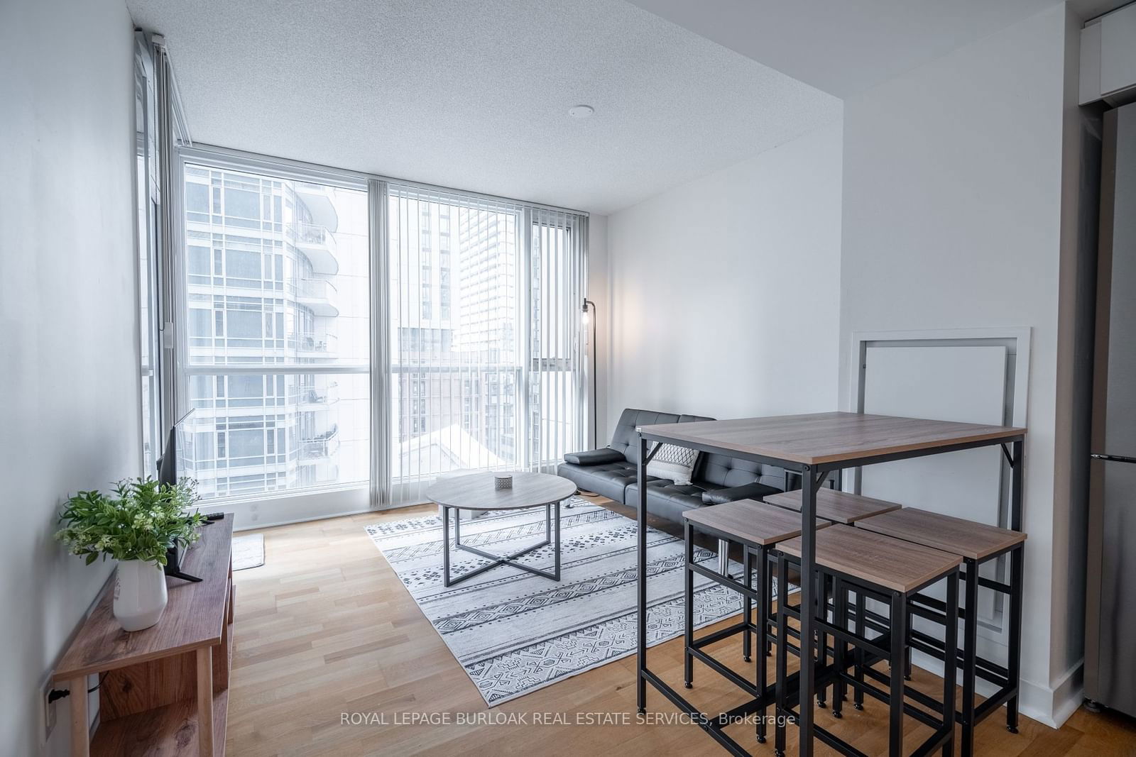 295 Adelaide St W, unit 1310 for rent