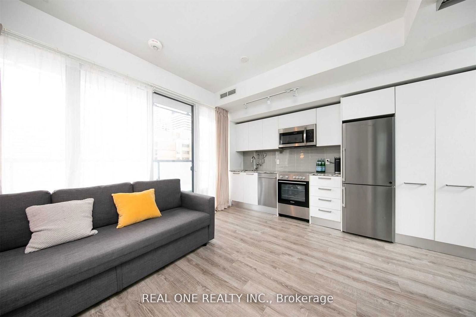 28 Wellesley St E, unit 503 for rent