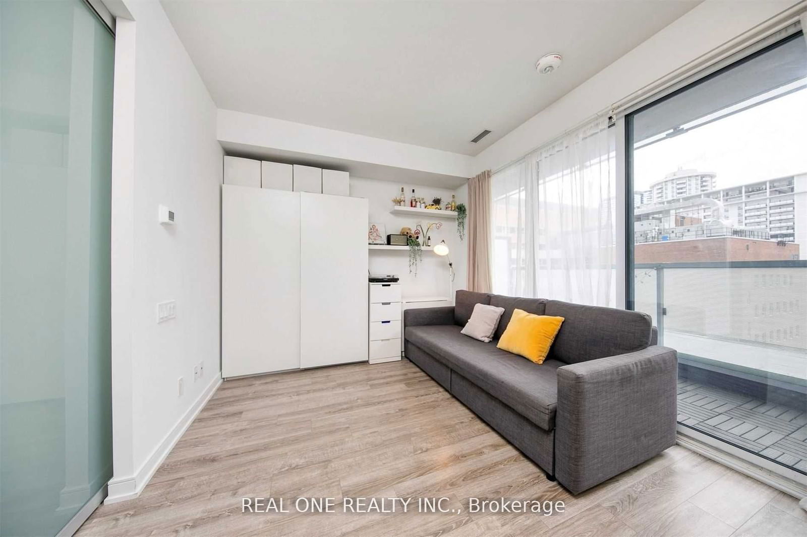 28 Wellesley St E, unit 503 for rent