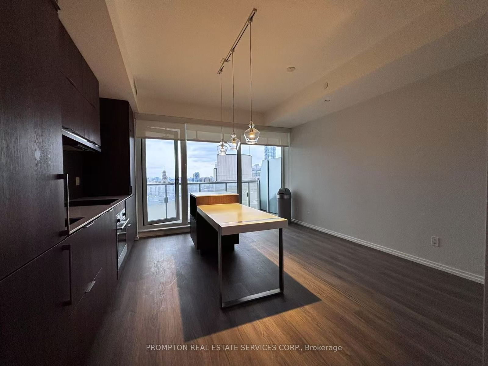 197 Yonge St, unit 1711 for rent