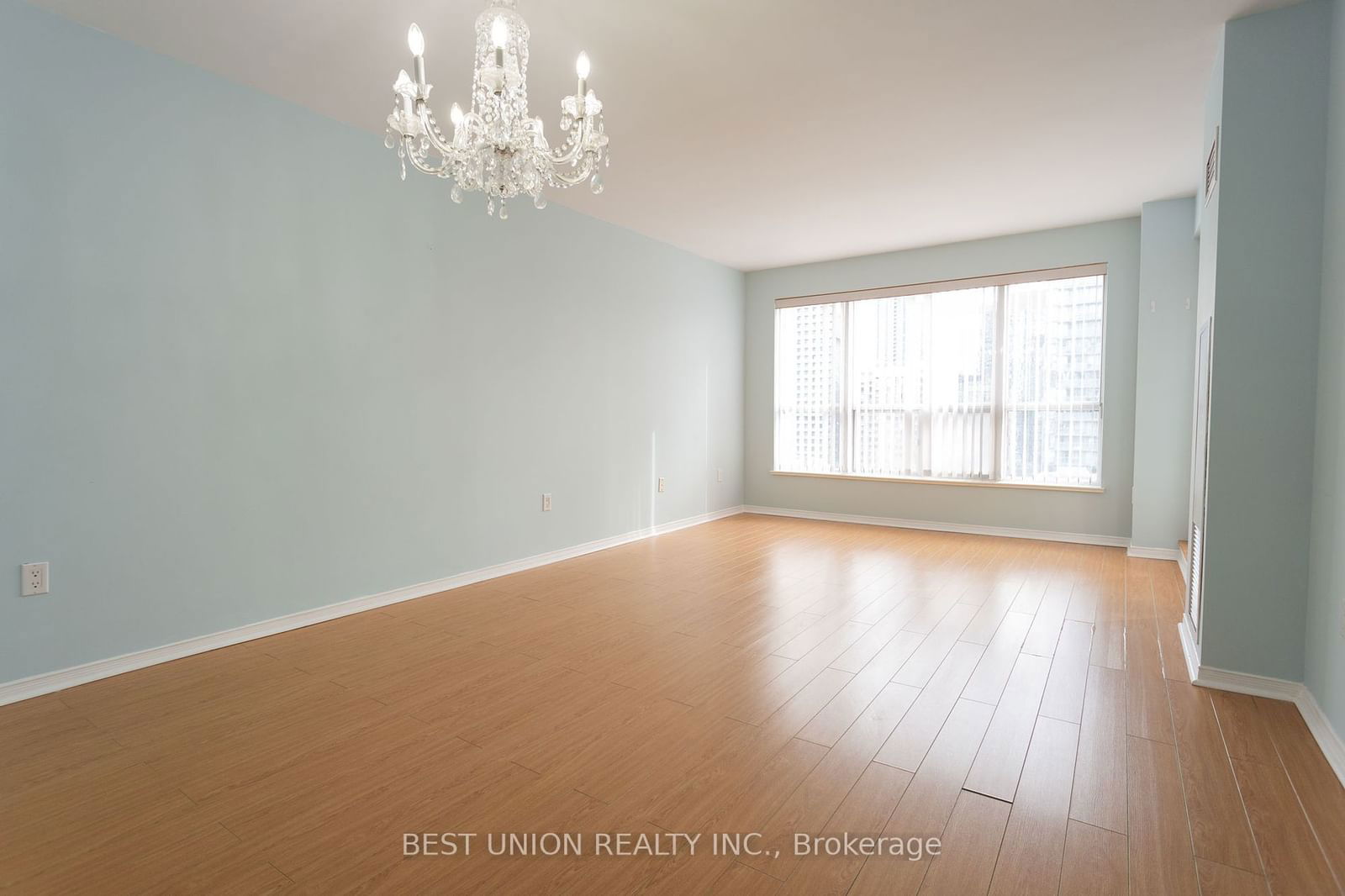 909 Bay St, unit 2206 for rent